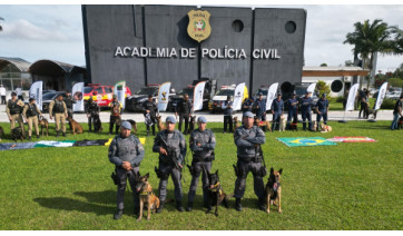 Equipe do canil do Baep de Presidente Prudente no concurso em Santa Catarina (Divulgacao/SSP-SP).