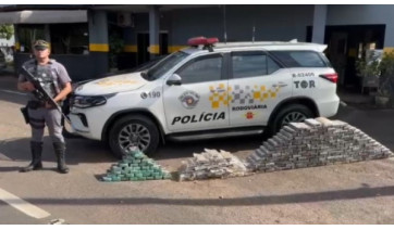 Homem é preso transportando 270 kg de crack e cocaína em fundo falso de carreta na SP-294, em Tupã