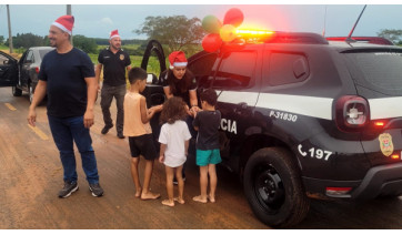 Polícia Civil e Grupo Mensageiros da Alegria entregam mais de 1000 brinquedos na região de Dracena