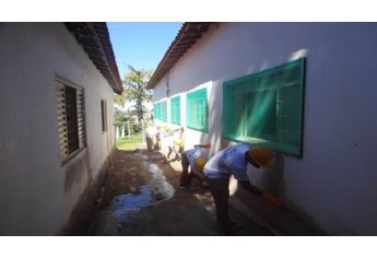 Reeducandos atuaram na execução as melhorias no Lar dos Velhos de Adamantina, realizadas com apoio do Poder Judiciário e da comunidade (Foto: Cedida).