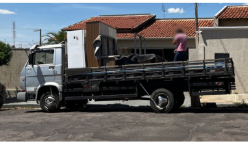 Caminhao transportou moveis e equipamentos que estavam no imovel (Siga Mais).