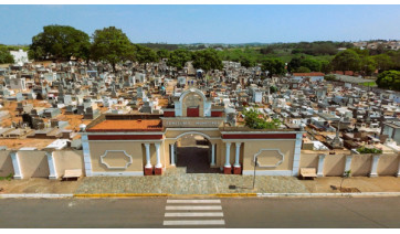 Cemiterio de Adamantina (Foto: Fabio Chaves / @adtdrone).