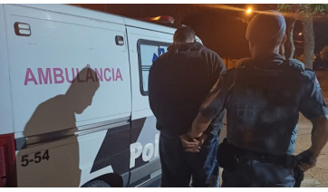 Policiais militares em viatura ambulância prendem homem por tráfico de drogas em Adamantina