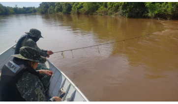 Materiais apreendidos pela PM Ambiental no rio Aguapei em Florida Paulista (Cedida/PM Ambiental).