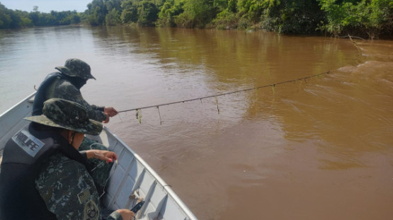 Piracema: redes, espinhéis e anzóis de galho são apreendidos no rio Aguapeí em Flórida Paulista