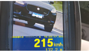 Em rodovia da região com limite de 110 km/h, automóvel é flagrado a 215 km/h