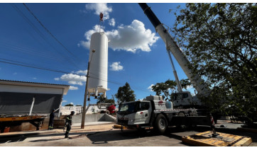 Megaoperação instala tanque metálico de quase 32 toneladas na Sabesp em Adamantina