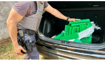 PM Rodoviária encontra mais de 200 quilos de drogas em porta-malas de carro na SP-294