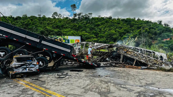 Maior parte das mortes foi causada pelo incendio do onibus (Corpo de Bombeiros Militar/MG).