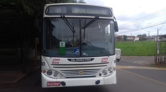 Ônibus apresentou falha mecânica e desceu avenida em marcha ré, sem freio (Foto: Cedida).