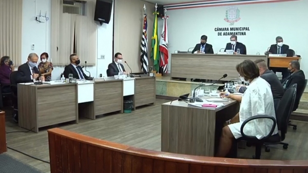 Primeira sessão legislativa da Câmara Municipal de Adamantina (Reprodução).