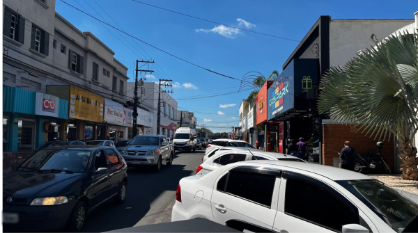 Dua Deputado Salles Filho, centro de Adamantina (Arquivo/Siga Mais).