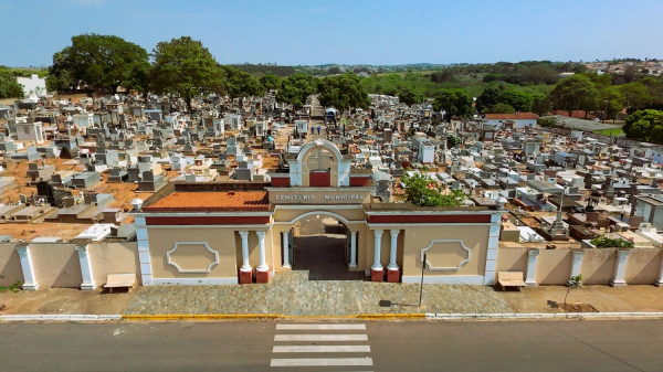 Cemiterio de Adamantina (Foto: Fabio Chaves / @adtdrone).