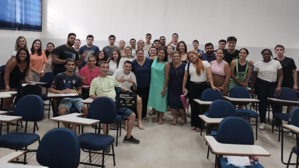 Estudantes de licenciatura bolsistas do PIBID e professores supervisores atuantes nas escolas-campo participaram do encontro (Acervo Pessoal).