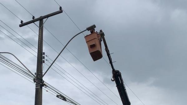 São 163 novas luminárias led em três vias da cidade (Divulgação/PMA).