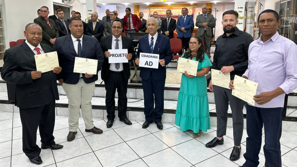 Vereadores eleitos junto aos pastores Aristeu da Silva e Marcio Xavier (Cedida).