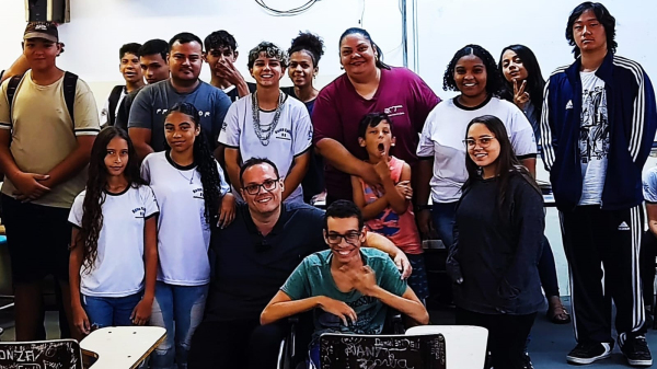 Estudantes, professores e a idealizadora do projeto, Ana Paula Lima Ferreira (Cedida).