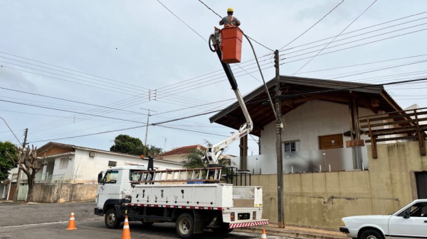 Prefeitura responde pela manutencao da iluminacao publica (Arquivo/Siga Mais).