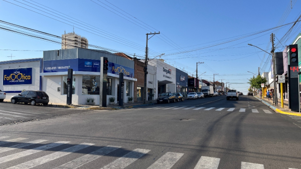 Avenida Rio Branco, ?rea central de Adamantina (Siga Mais).