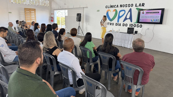 Juiza Ruth Duarte Menegatti na abertura do encontro (Imagens: Siga Mais).