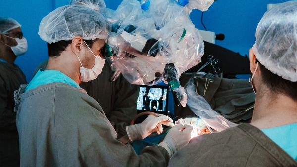 Equipamento com uma visualizacaoo mais detalhada e precisa do campo operatorio aumenta a seguranca e a eficacia dos procedimentos (Da Assessoria).