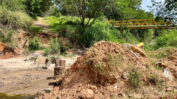 Local da ponte sobre o Córrego Tocantins, em 08/11/2022 (Foto: Siga Mais).