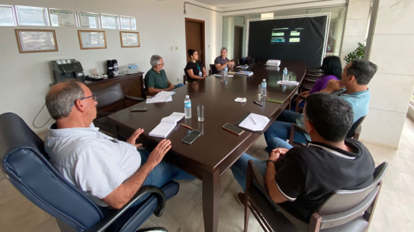 Encontro reuniu representantes da Prefeitura e Sebrae (Cedida/PMA).